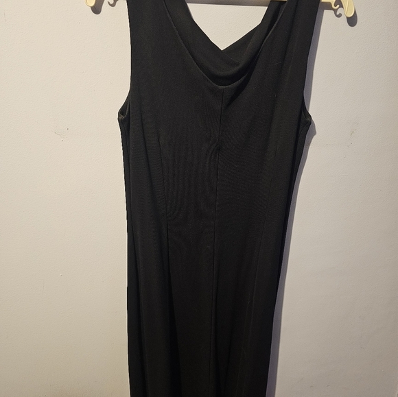 Black sleeveless evening dress with a scoop neck, by Spanner - Picture 4 of 5